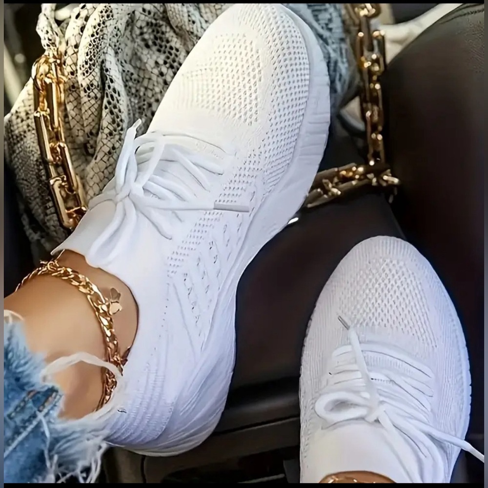 ‼️ SOLD‼️ NWOT White Sneaker Shoes